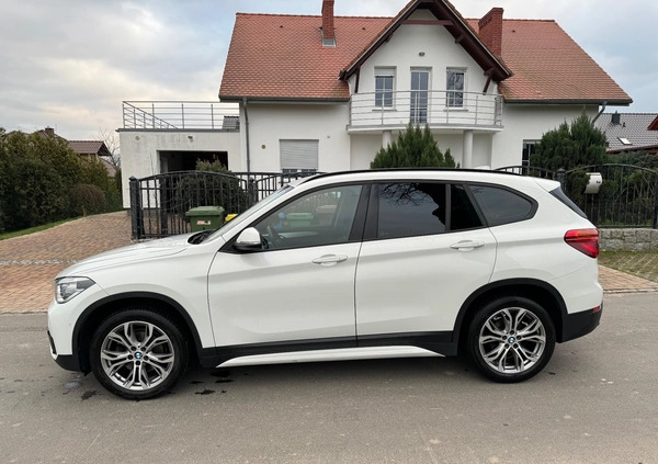 BMW X1 cena 99900 przebieg: 135600, rok produkcji 2018 z Bolesławiec małe 562